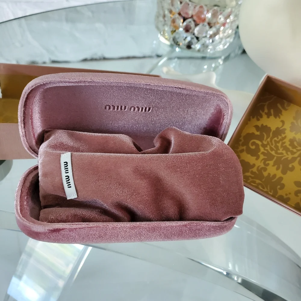 Glass - Picture 8 of 11